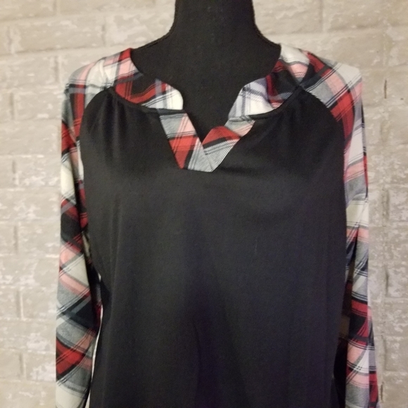 Very nice light weight shirt with plaid sleeves - Picture 4 of 6